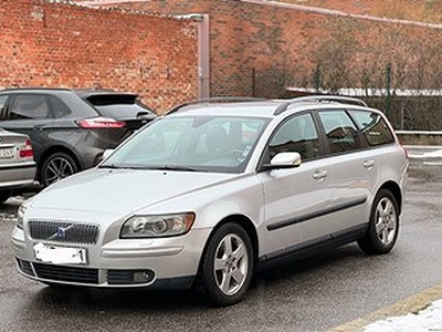 Volvo V50 2.4 defekt köper alla slags bilar även defekta