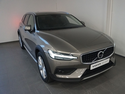 Volvo V60 Cross Country B4 AWD