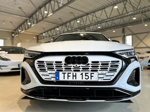 Audi Q8 55 e-tron quattro S-Line *Svart optik*