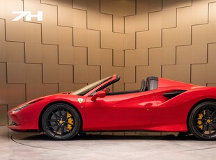 Ferrari F8 Spider Svensksåld / Kolfiber / 2023 / Novitec /