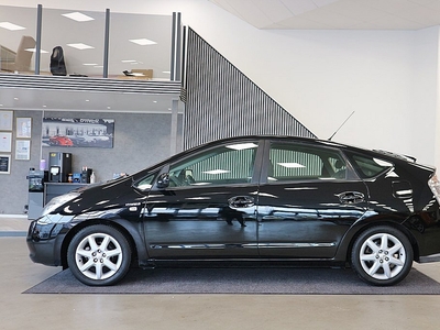 Toyota Prius 1.5 VVT-i + 3CM CVT|Navi|Kamera|Keyless|Nyserv.