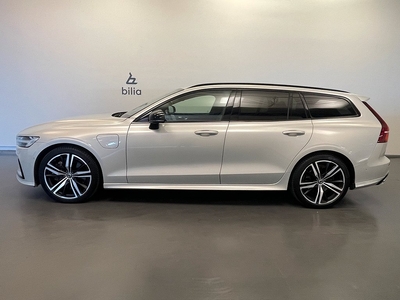 Volvo V60 Recharge T8 R-Design / B&W /