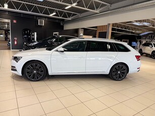 Skoda Superb iV Kombi L&K Business Edition / Pano / Drag / Värmare / Moms