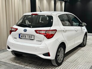 Toyota Yaris Hybrid 101hk e-CVT Active Backkamera Nybesiktad