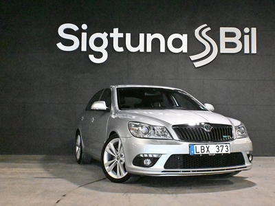 Skoda OctaviaRS 2 brukare Skinn ACC 2011, Halvkombi