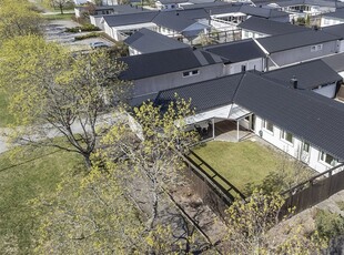 Villa till salu på Tundrevägen 8 i Västerås - Mäklarhuset