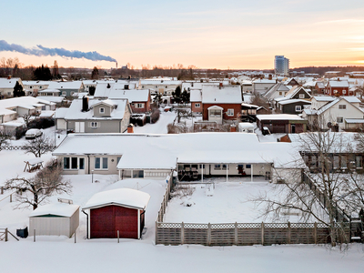 Villa till salu på Fågelbärsgatan 5 i Örebro - Mäklarhuset