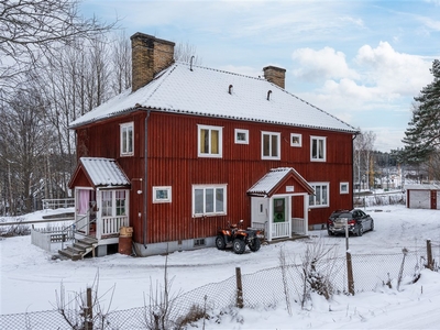 Radhus till salu på Domarvägen 10B i Nykroppa - Mäklarhuset