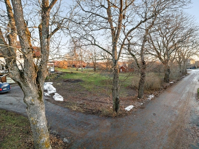 Tomt till salu på Odensalavägen i Märsta - Mäklarhuset