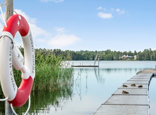 Radhus till salu på Fajansstigen 31 i Kungsängen - Mäklarhuset