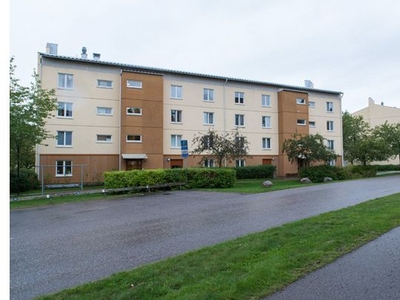 Hyr ett 4-rums lägenhet på 111 m² i Nyköping