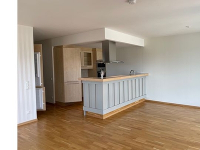 Hyr ett 3-rums lägenhet på 82 m² i Falköping