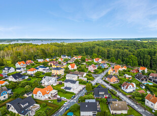 Villa till salu på Sjövägen 12 i Örebro - Mäklarhuset