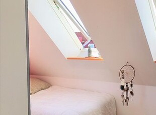 Room in villa for rent to female student