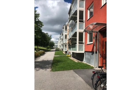 Hyr ett 3-rums hus på 80 m² i Täby