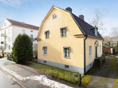 Villa till salu på Folkungagatan 13 i Örebro - Mäklarhuset