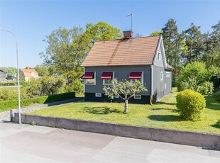 Villa till salu på Rödslevägen 24 i Oskarshamn - Mäklarhuset