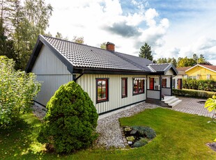 Villa till salu på Namnhällsvägen 39 i Lindesberg - Mäklarhuset