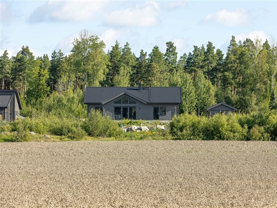 Villa till salu på Brödkorgsvägen 1 i Västerås - Mäklarhuset