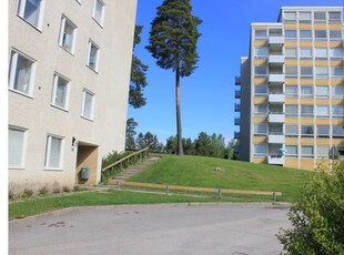 Hyr ett 3-rums lägenhet på 98 m² i Arboga - Brattberget