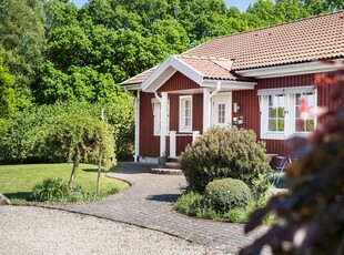 Villa till salu på Kullavägen 19 i Bollebygd - Mäklarhuset