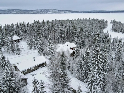 Naturnära fjällstuga i timmer med båthus! Ca 20 minuter från Åre