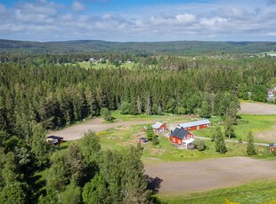 Gård till salu på Rolandsbacke 209 & 207 i Söråker - Mäklarhuset