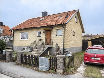 Villa till salu på Jöran Wallingatan 1B i Visby - Mäklarhuset