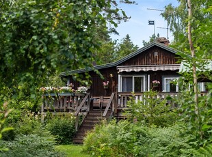 Fritidshus till salu på Havsskogen Tallvägen 17 i Väddö - Mäklarhuset