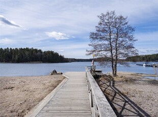 Radhus till salu på Skonarevägen 10 i Vaxholm - Mäklarhuset