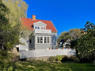 Villa till salu på Thaliavägen 7 i Bromma - Mäklarhuset