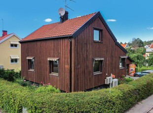 Villa till salu på Herrhagsvägen 15 i Enskede - Mäklarhuset