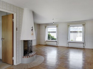 Villa till salu på Nygatan 12 i Vara - Mäklarhuset