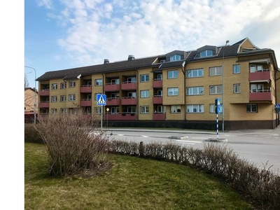 Hyr ett 2-rums lägenhet på 58 m² i Köping