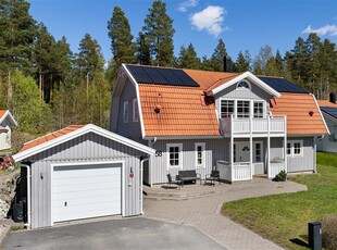 Villa till salu på i Knivsta - Mäklarhuset