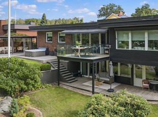 Villa till salu på Ormbergsgatan 11 i Västerås - Mäklarhuset