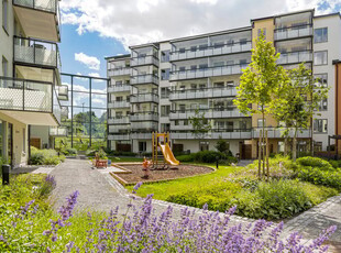 Radhus till salu på Hasselstigen 90 i Segeltorp - Mäklarhuset