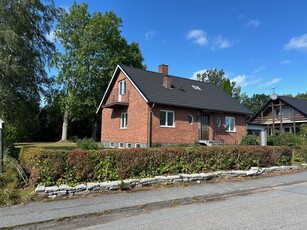 Villa till salu på Östanbergsvägen 11 i Örebro - Mäklarhuset