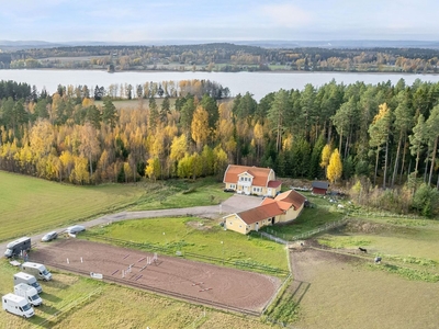 Vacker och välbyggd gård till salu, 15 minuter utanför Falun!