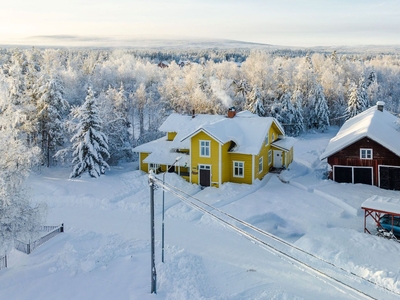 Välskött timmerhus med bergvärme - bara 25 min till Lofsdalens fantastiska alpina skidanläggning