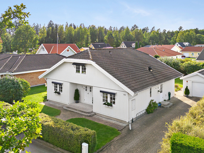 Villa till salu på Lektorpsvägen 44 i Örebro - Mäklarhuset