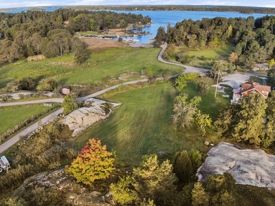 Tomt till salu på Ingmarsö byväg 28B i Ingmarsö - Mäklarhuset