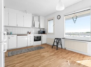 Lötsjövägen 81, vån 5 av 5! Hallonbergen 2 rok, 67 kvm, Sundbyberg