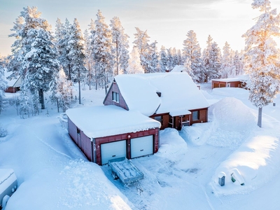 1½plans villa med dubbel garage och fjärrvärme!