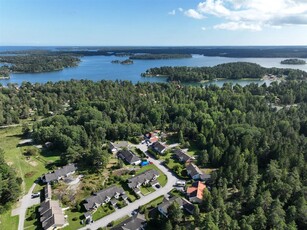 Radhus till salu på Fältvägen 8 i Norrtälje - Mäklarhuset