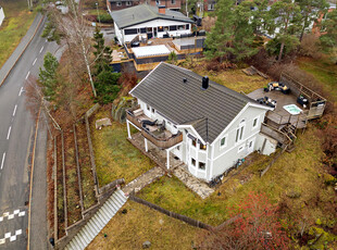 Villa till salu på Balingsnäsvägen 13 i Huddinge - Mäklarhuset