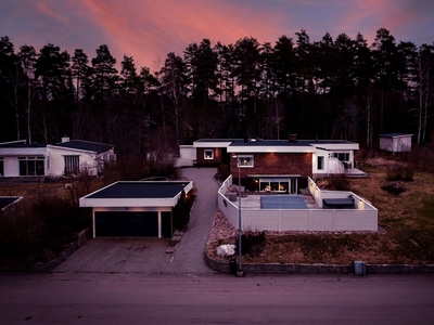 Exklusiv bostad med uthyrningsdel och fantastiskt poolområde