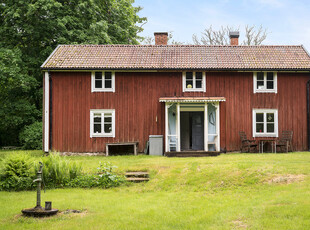 Villa till salu på Byås Andréngården i Hyltebruk - Mäklarhuset