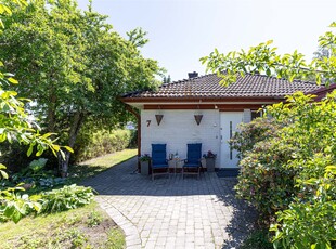 Villa till salu på Hästskovägen 7 i Strömsholm - Mäklarhuset