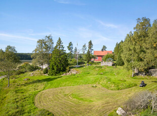 Villa till salu på Bred Ängesta 3 i Enköping - Mäklarhuset